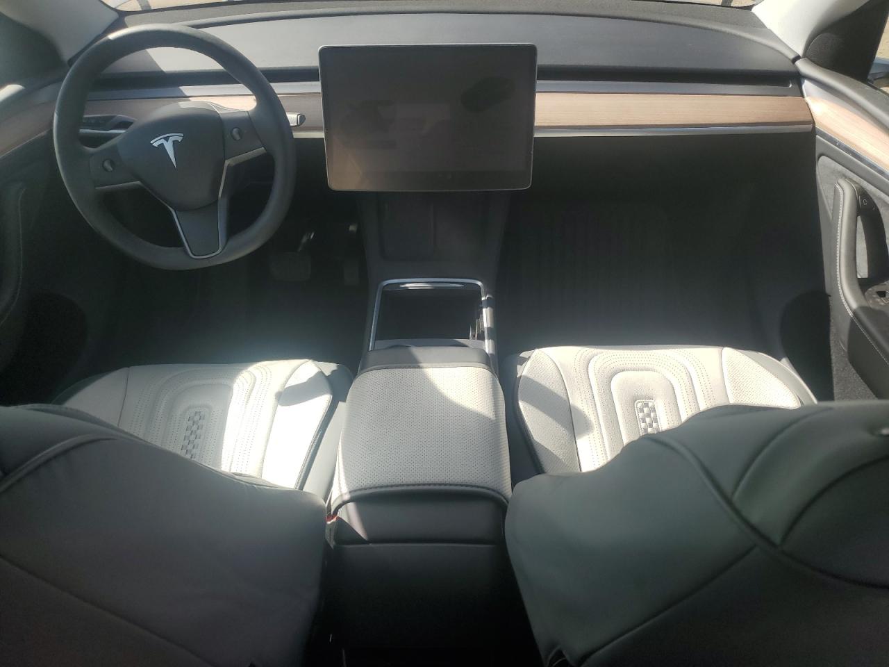 2024 TESLA MODEL Y  VIN:7SAYGDEE6RA256328