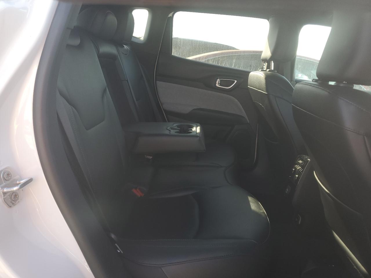 2024 JEEP COMPASS LATITUDE LUX VIN:3C4NJDFN0RT101200