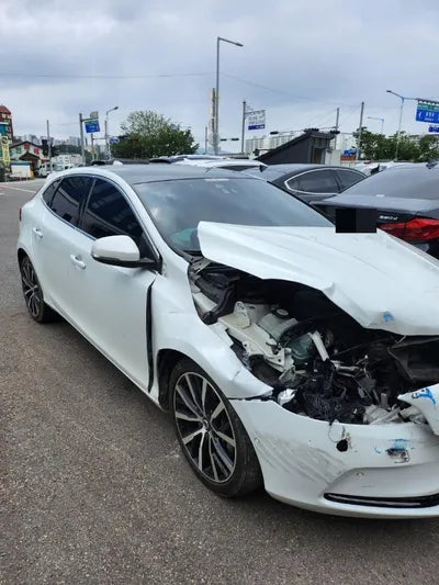 2016 Volvo V40 VIN: