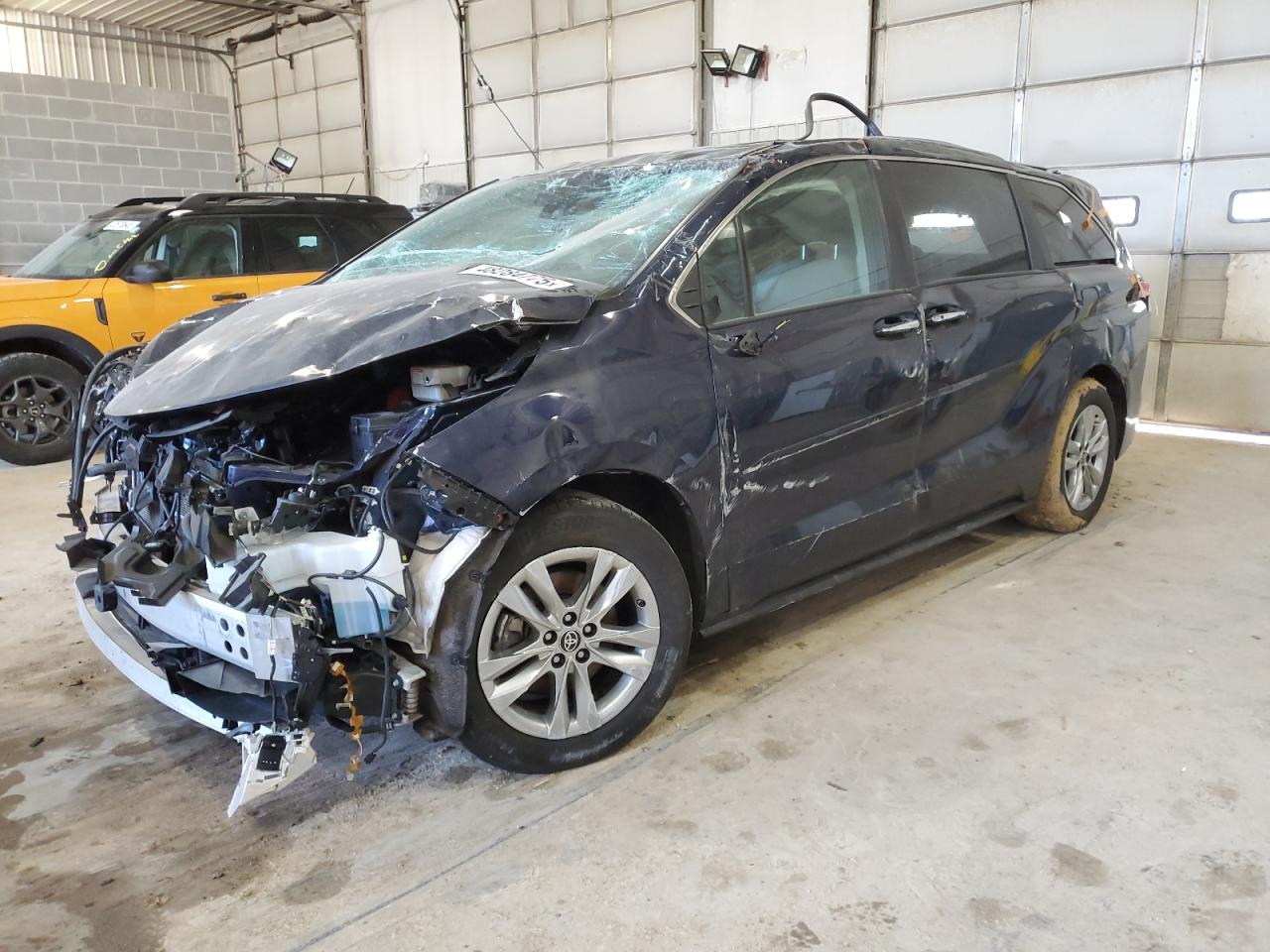 2022 TOYOTA SIENNA LIMITED VIN:5TDZSKFC2NS047453