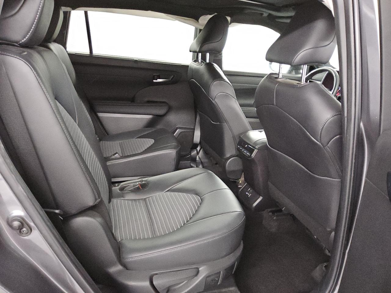 2024 TOYOTA HIGHLANDER LE VIN:5TDKDRBH8RS550593