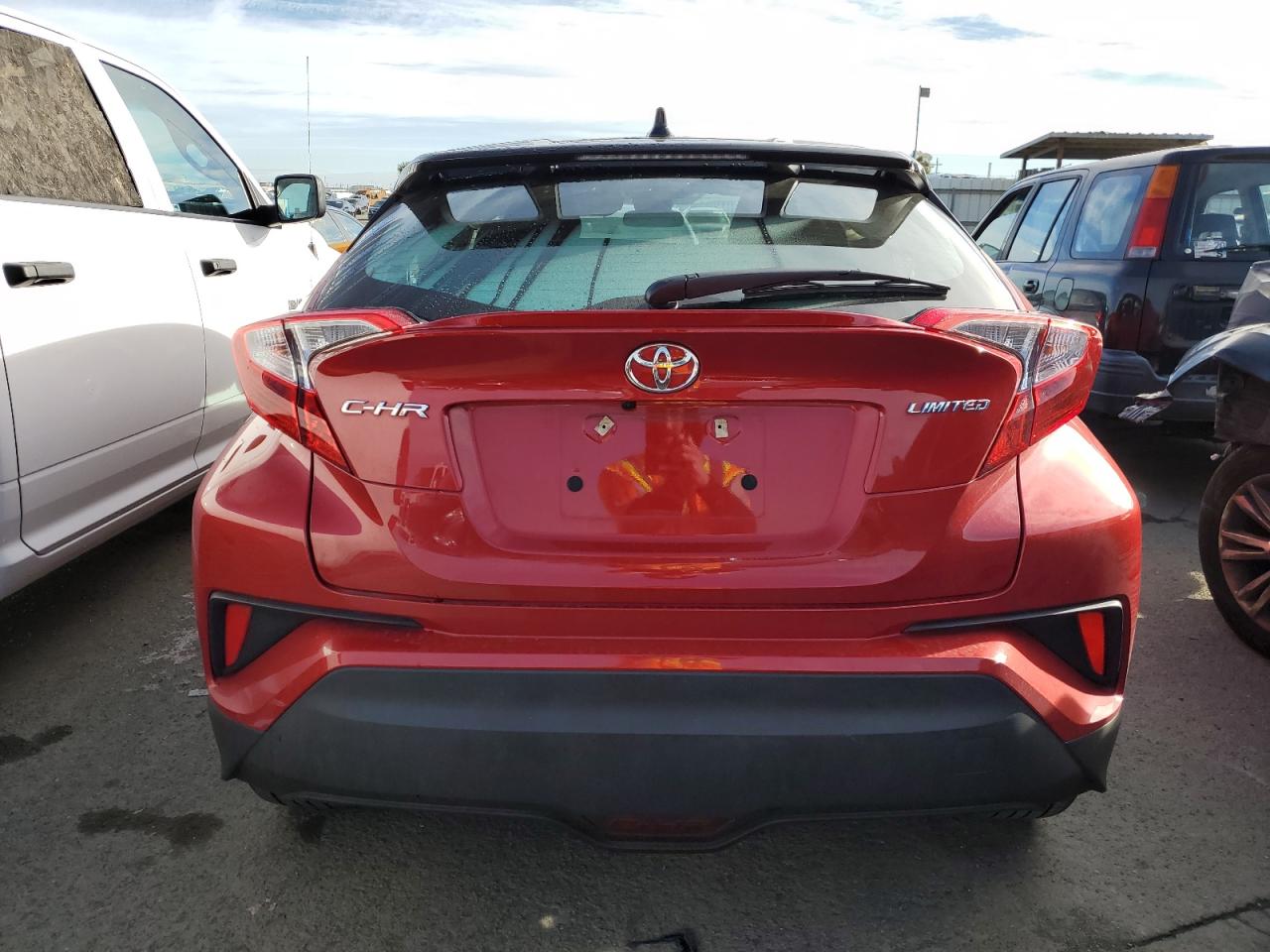 2022 TOYOTA C-HR XLE VIN:NMTKHMBX8NR142988