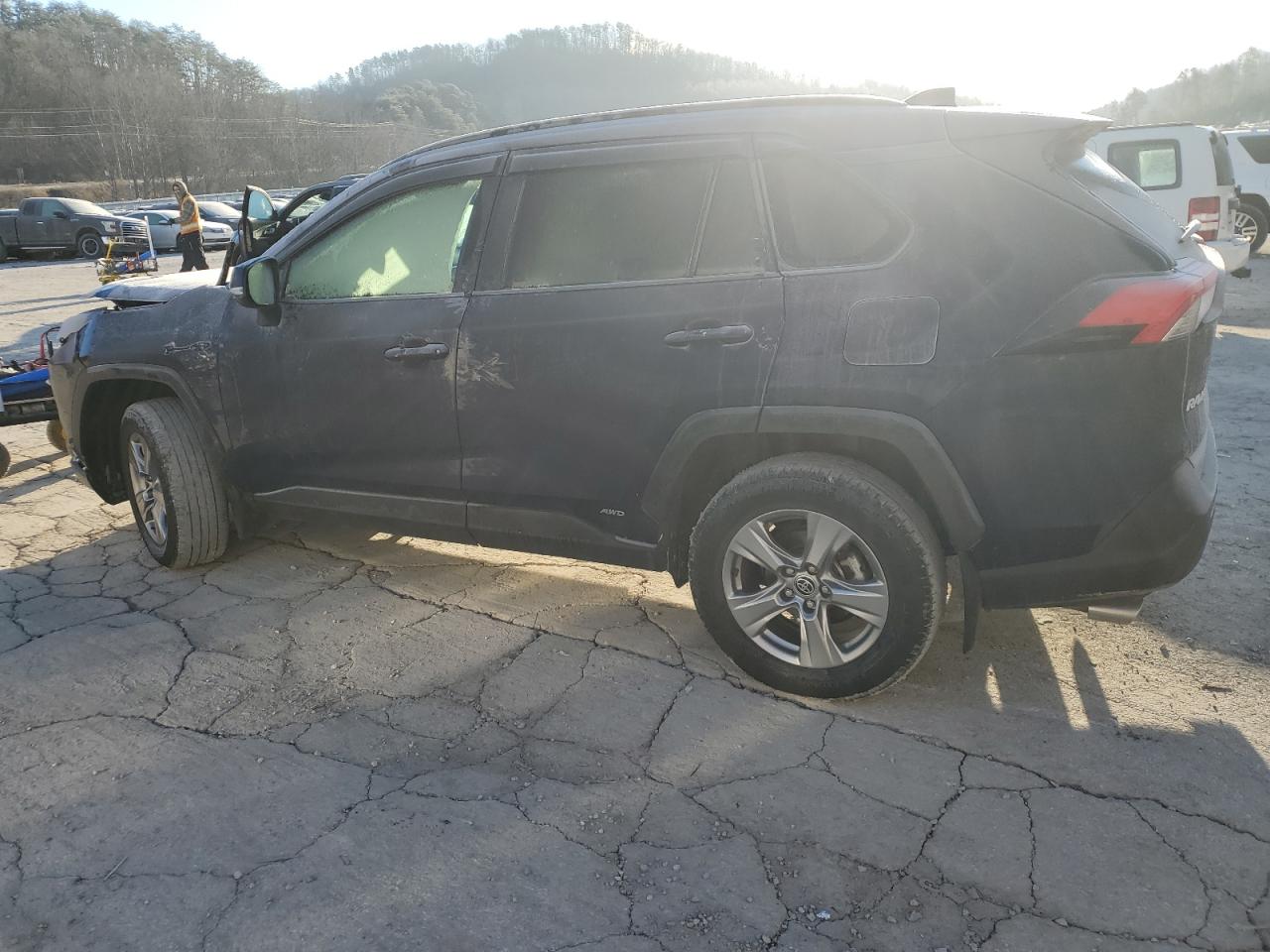 2022 TOYOTA RAV4 XLE VIN:JTMRWRFV4NJ054805