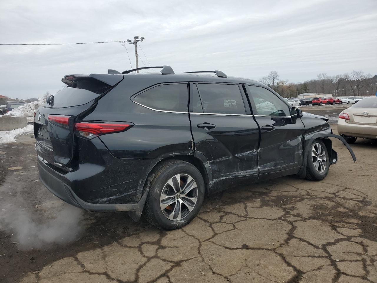 2022 TOYOTA HIGHLANDER XLE VIN:5TDHZRBH3NS255746