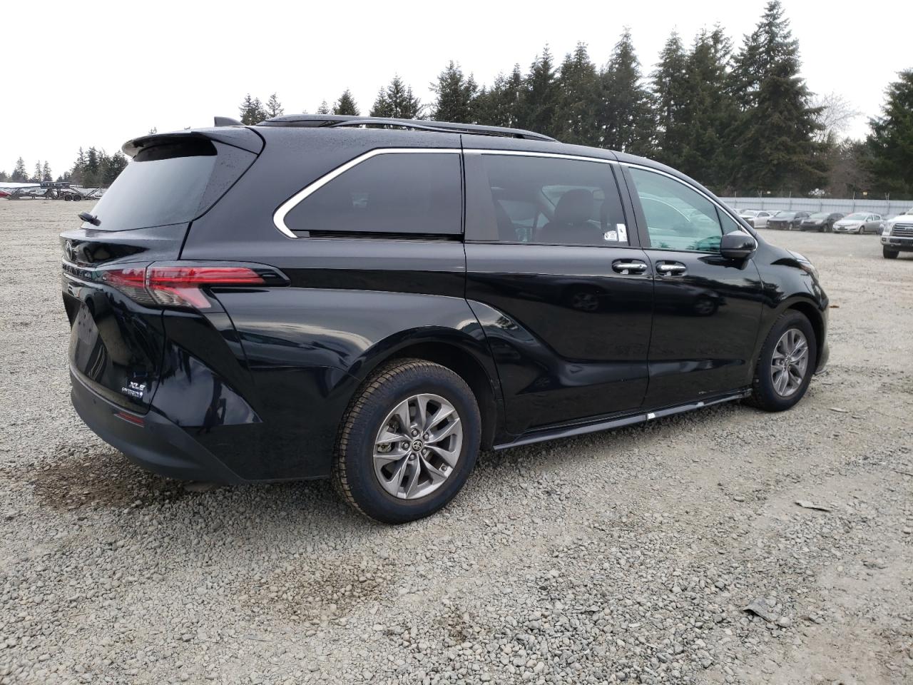 2022 TOYOTA SIENNA XLE VIN:5TDJSKFC5NS072375