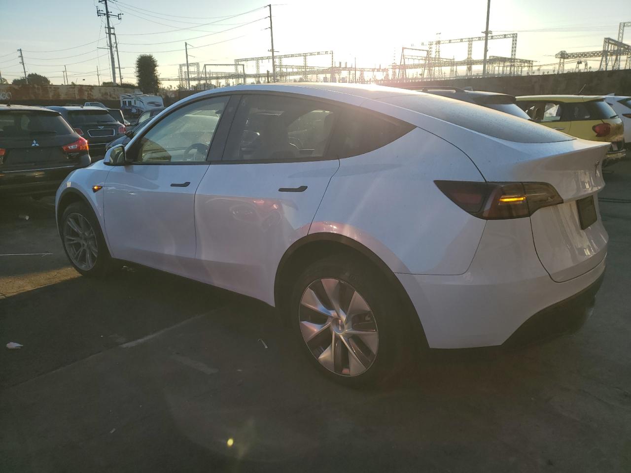 2023 TESLA MODEL Y  VIN:7SAYGDEE7PA104684