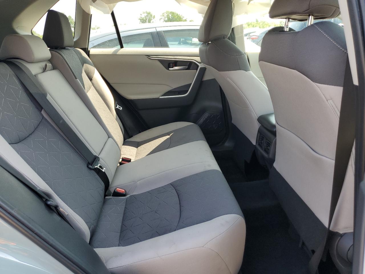 2022 TOYOTA RAV4 XLE VIN:2T3P1RFV2NW302900