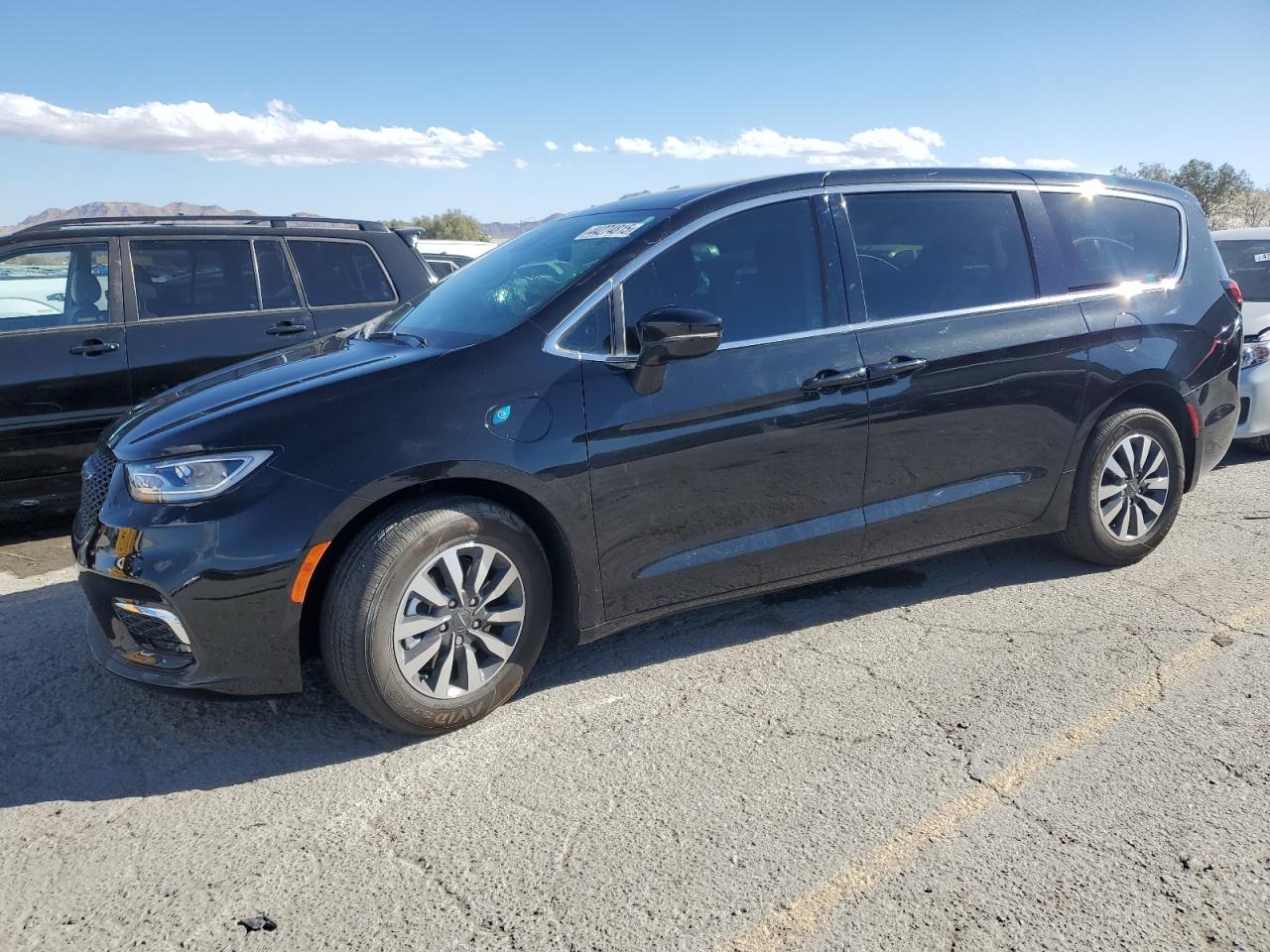 2022 CHRYSLER PACIFICA HYBRID TOURING L VIN:2C4RC1L73NR207444