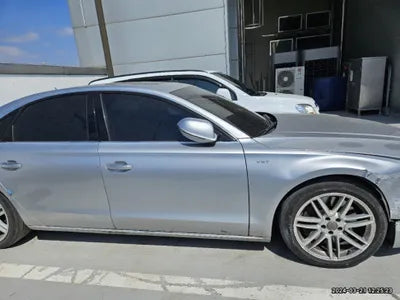 2015 Audi A8 WAUZZZ4H9FN026557 VIN:WAUZZZ4H9FN026557