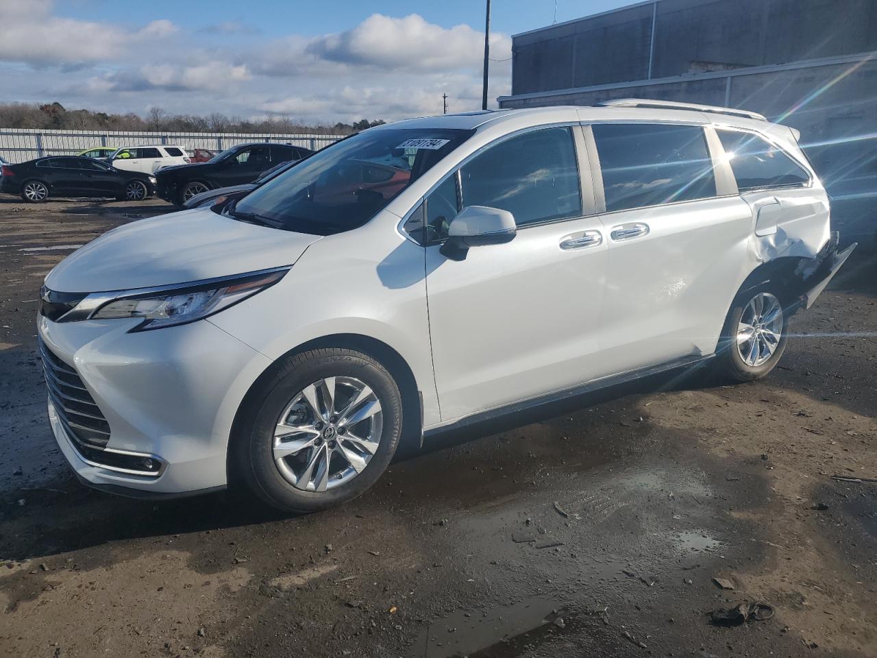 2024 TOYOTA SIENNA LIMITED VIN:5TDZRKEC8RS220640