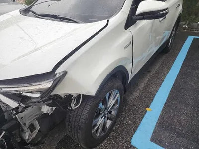 2018 Toyota RAV4 VIN: