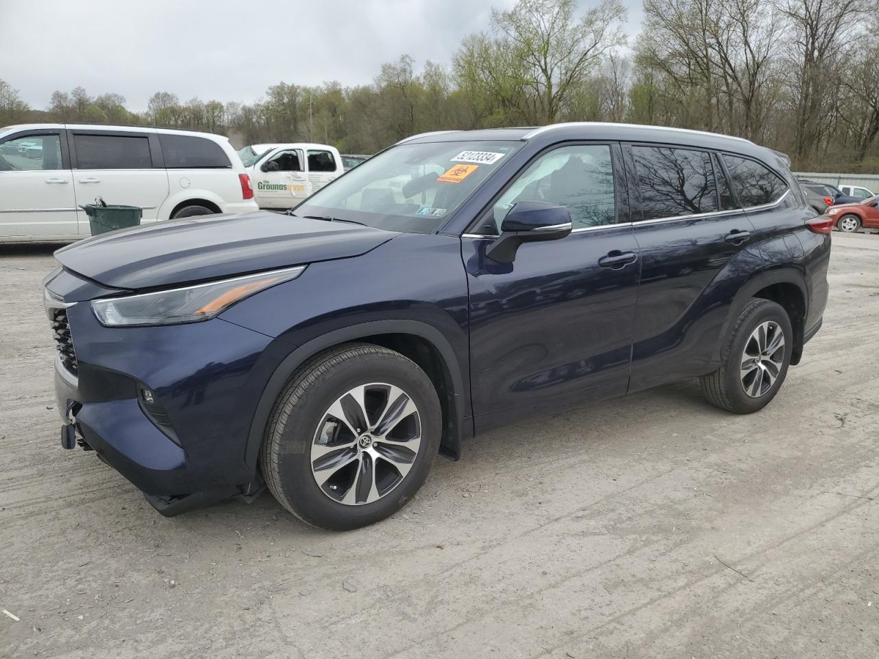 2022 TOYOTA HIGHLANDER XLE VIN:5TDGZRBH8NS207526