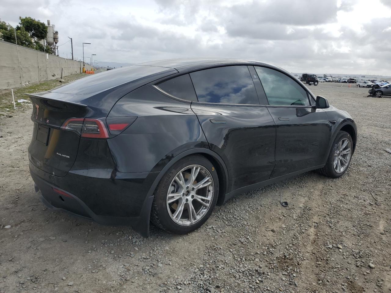 2023 TESLA MODEL Y  VIN:7SAYGAEE5PF880779