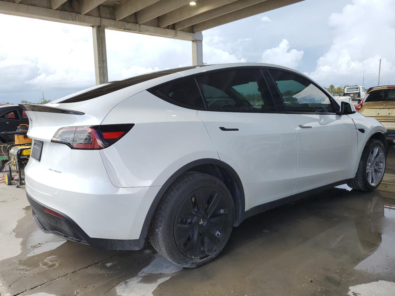 2023 TESLA MODEL Y  VIN:7SAYGDEE2PA053806