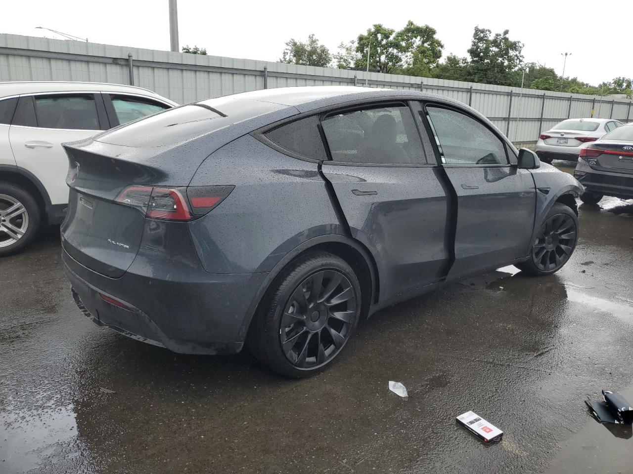 2024 TESLA MODEL Y  VIN:7SAYGDEE5RA233672