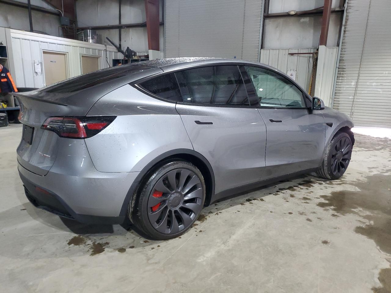 2024 TESLA MODEL Y  VIN:7SAYGDEF8RA323746