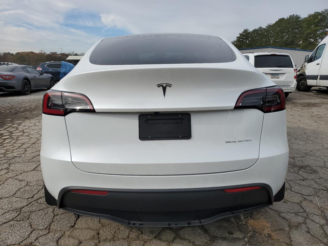 2024 TESLA MODEL Y  VIN:7SAYGDEE5RA332380
