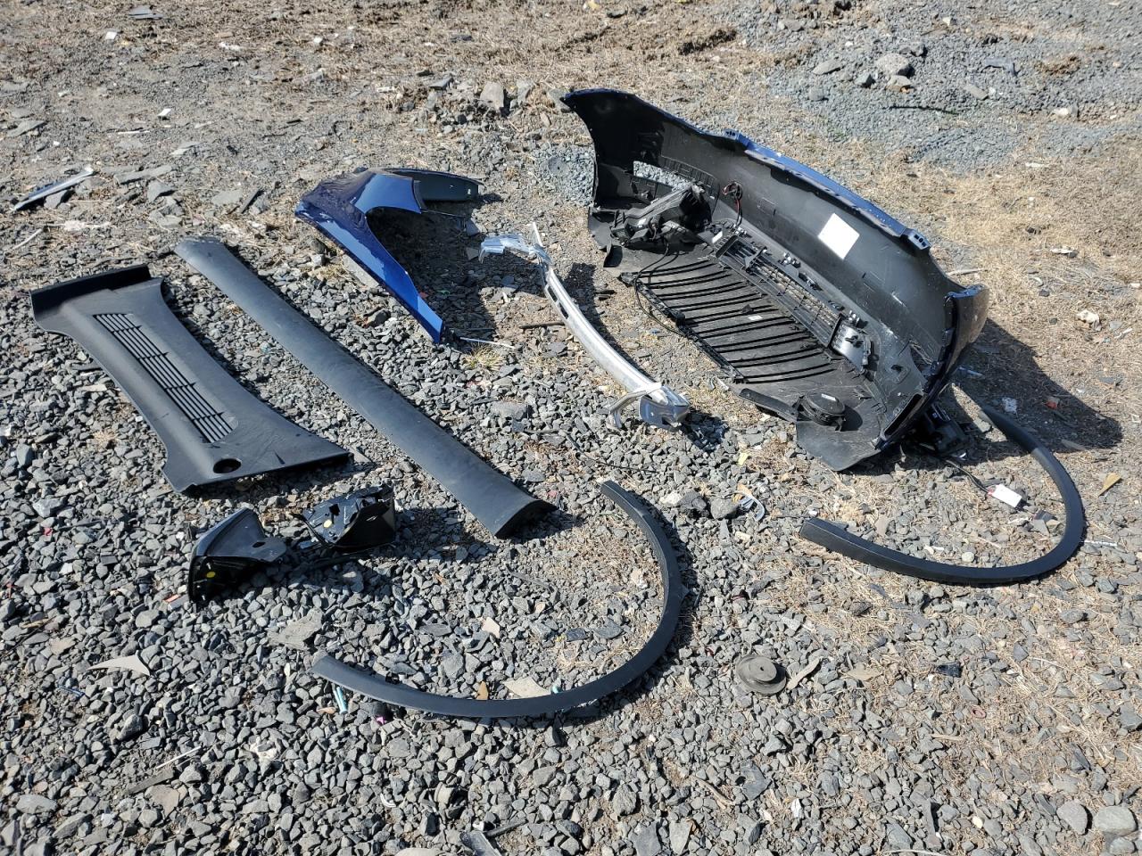 2024 TESLA MODEL Y  VIN:7SAYGDEEXRA237216