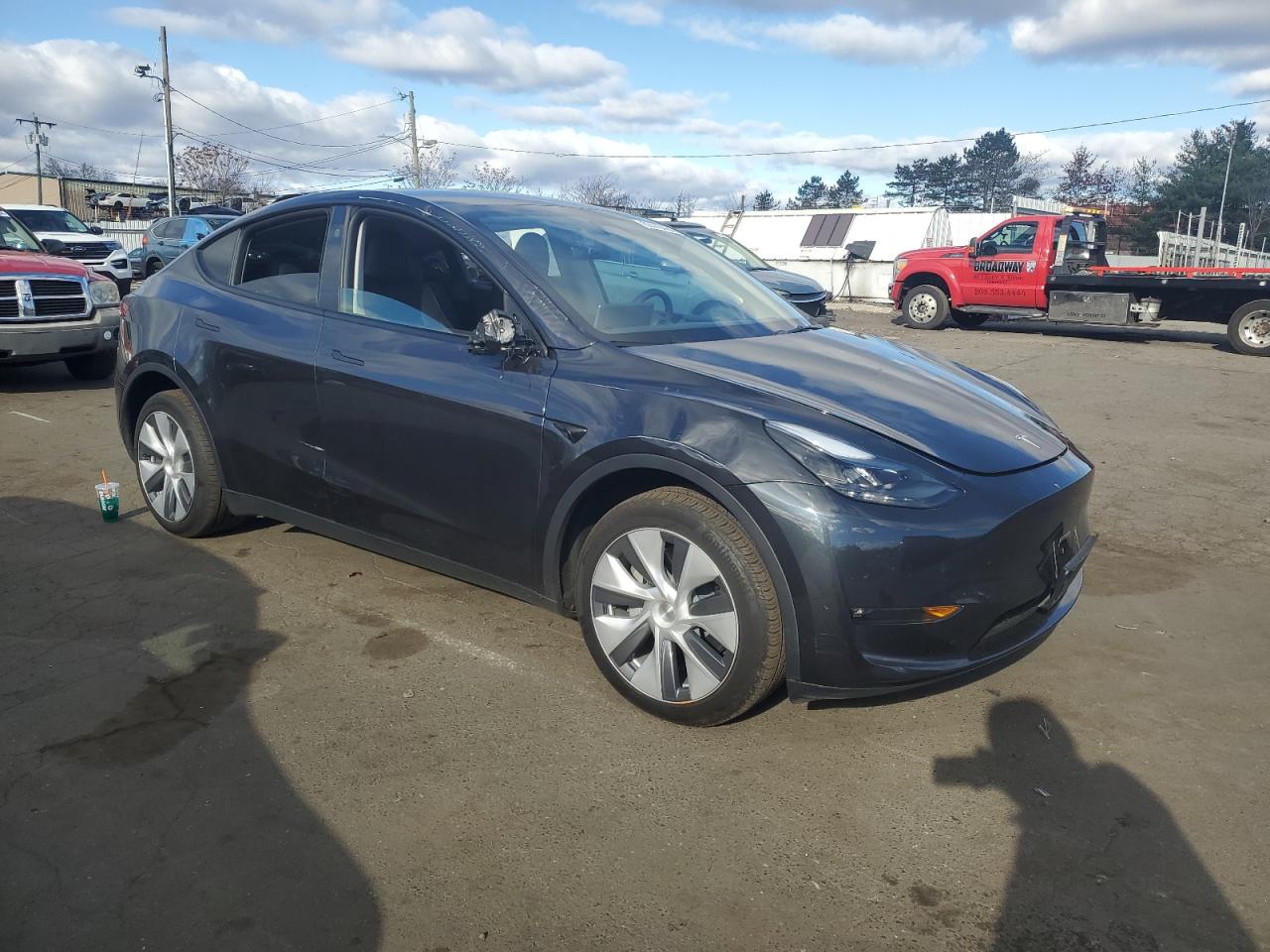 2024 TESLA MODEL Y  VIN:7SAYGDEE8RF986406