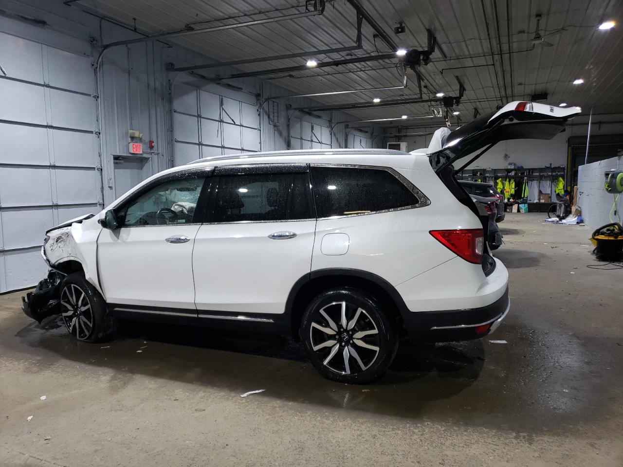 2022 HONDA PILOT TOURING VIN:5FNYF6H62NB031482