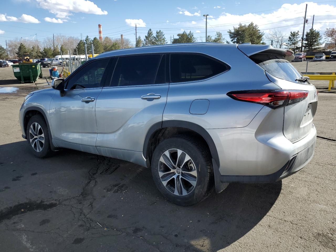 2022 TOYOTA HIGHLANDER XLE VIN:5TDGZRBH0NS565185