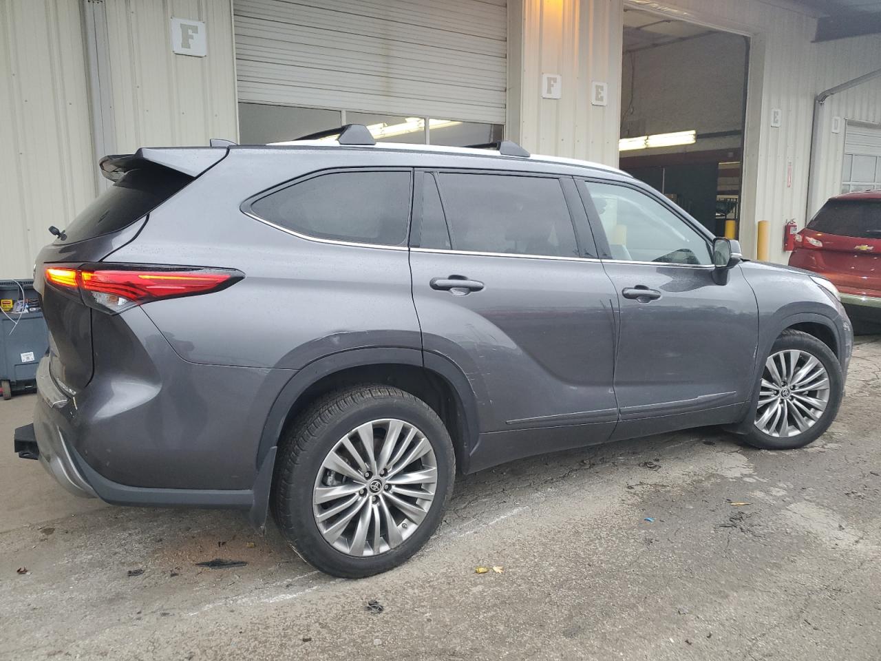 2022 TOYOTA HIGHLANDER PLATINUM VIN:5TDFZRBHXNS234447