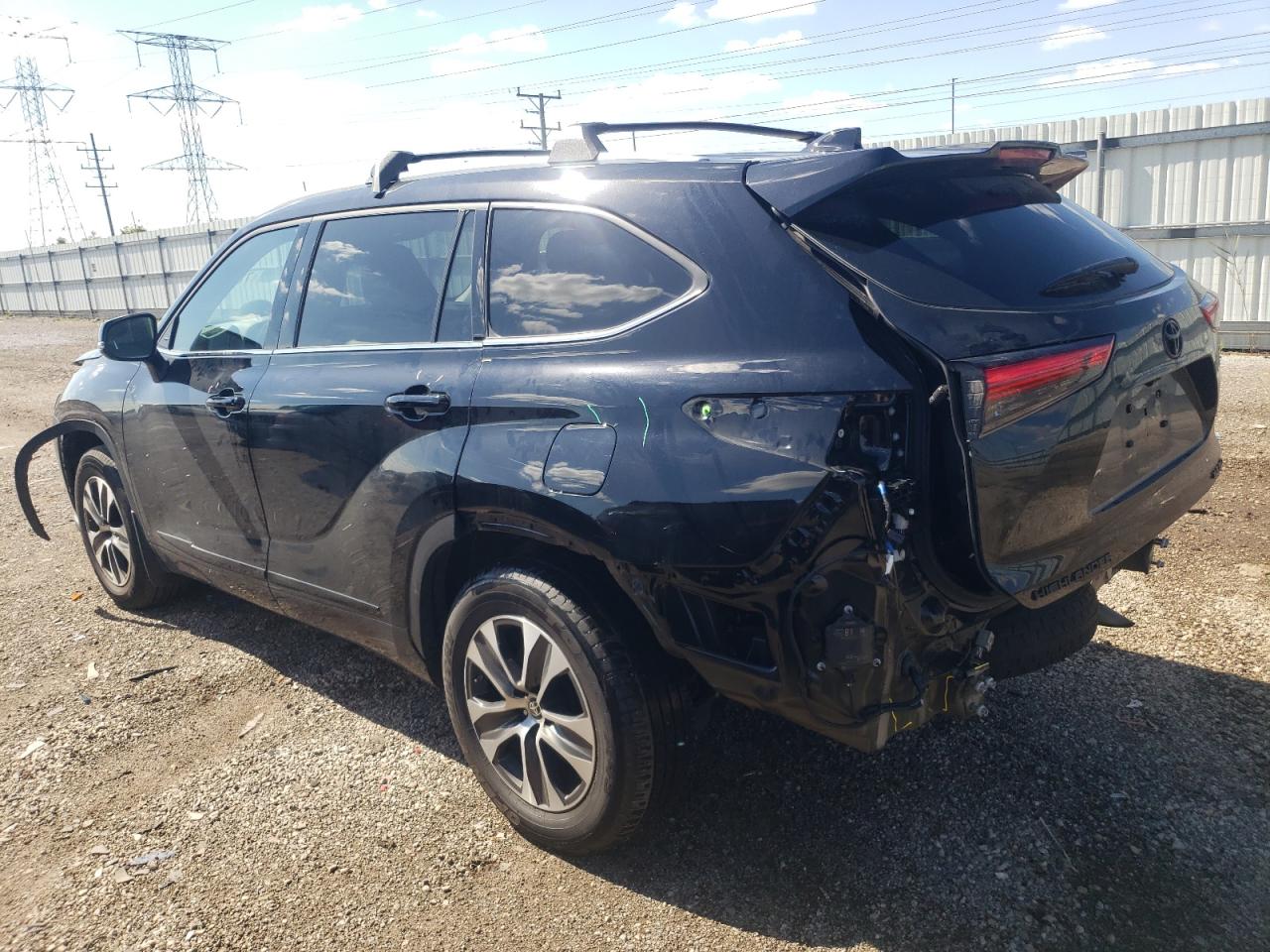 2022 TOYOTA HIGHLANDER XLE VIN:5TDGZRBH9NS586438