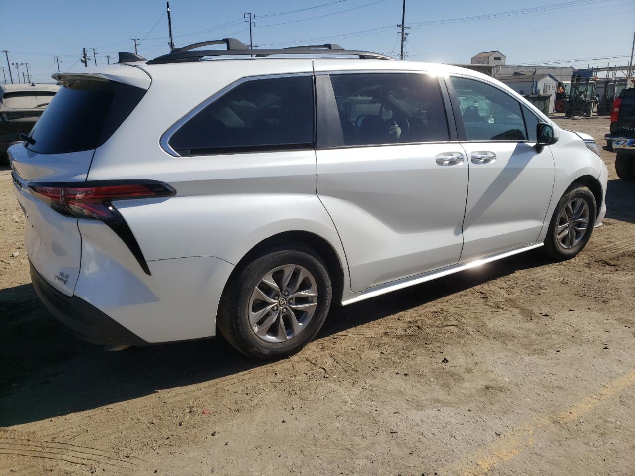 2022 TOYOTA SIENNA XLE VIN:5TDJRKEC1NS087064