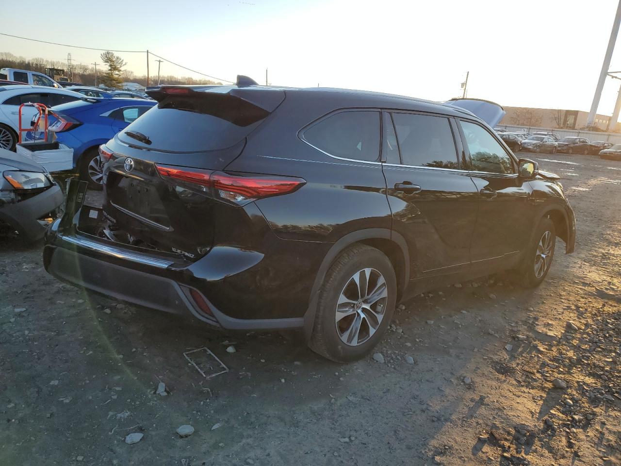 2022 TOYOTA HIGHLANDER XLE VIN:5TDGZRBH5NS176851