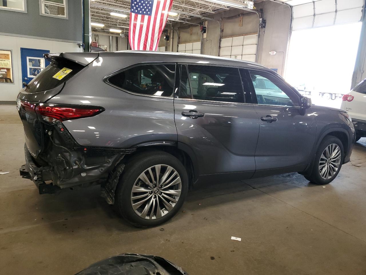 2022 TOYOTA HIGHLANDER PLATINUM VIN:5TDFZRBHXNS180910
