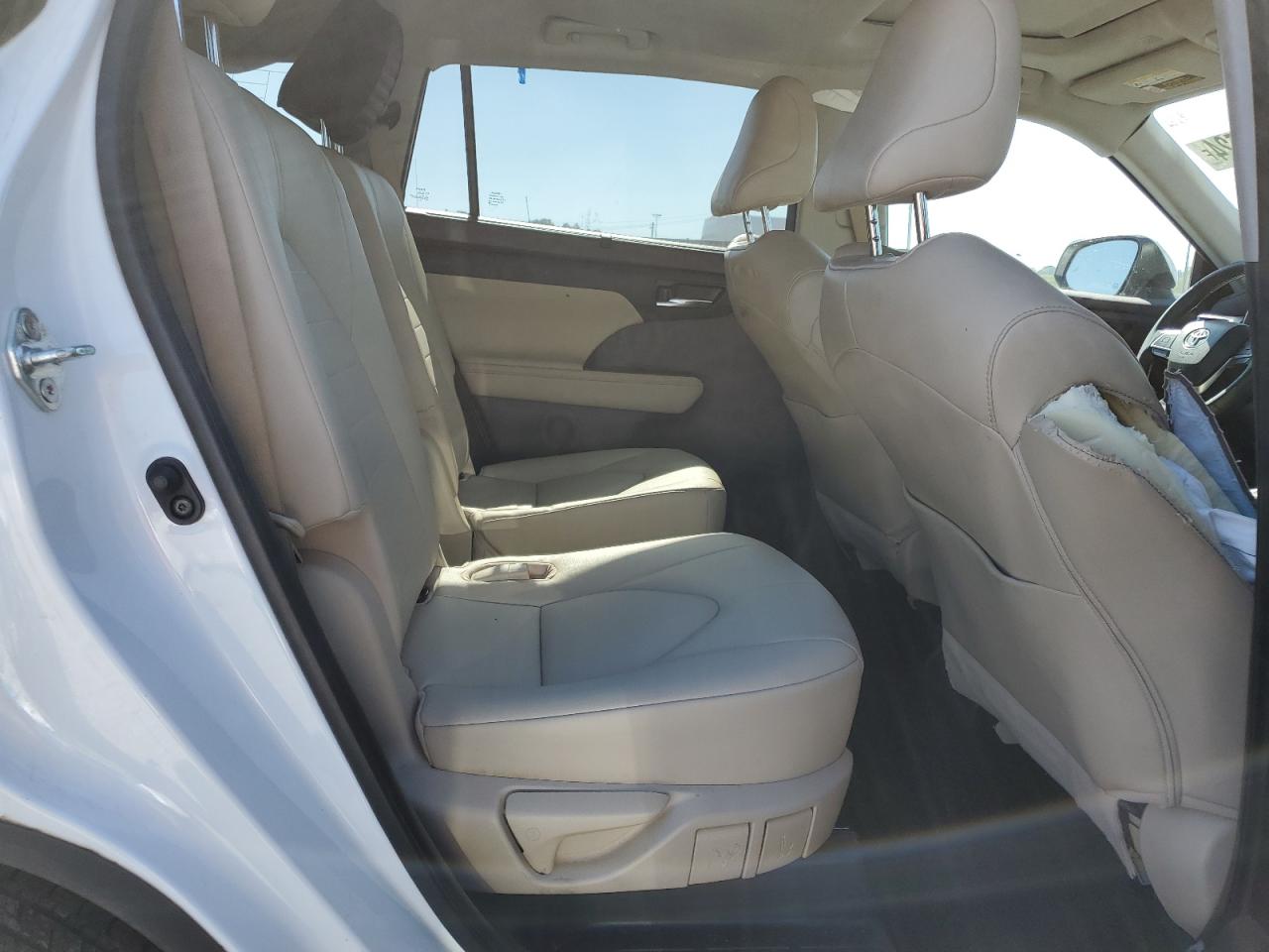 2022 TOYOTA HIGHLANDER XLE VIN:5TDGZRAH8NS539502