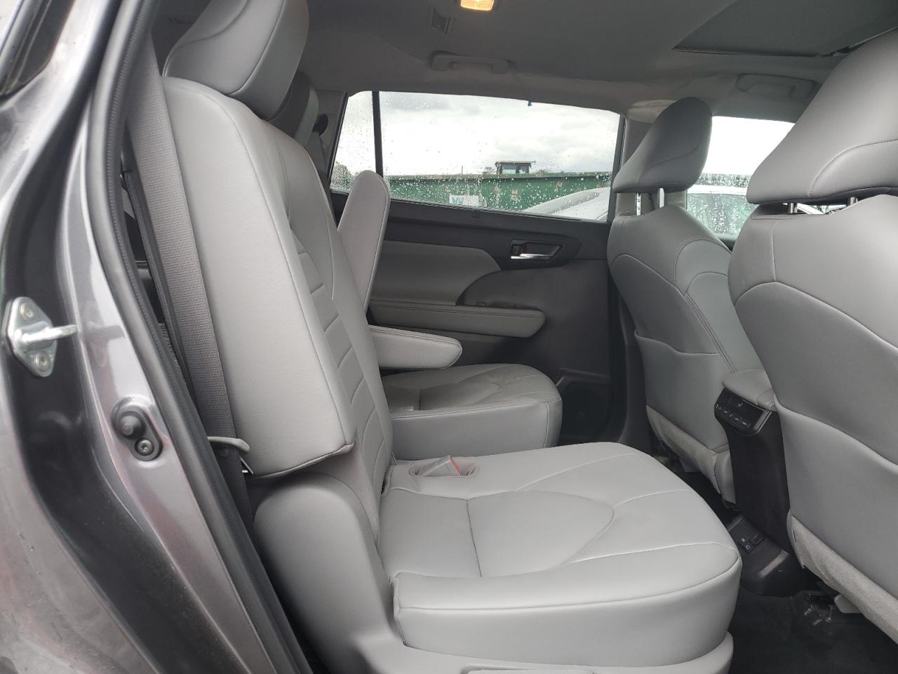 2022 TOYOTA HIGHLANDER XLE VIN:5TDGZRAH5NS114576