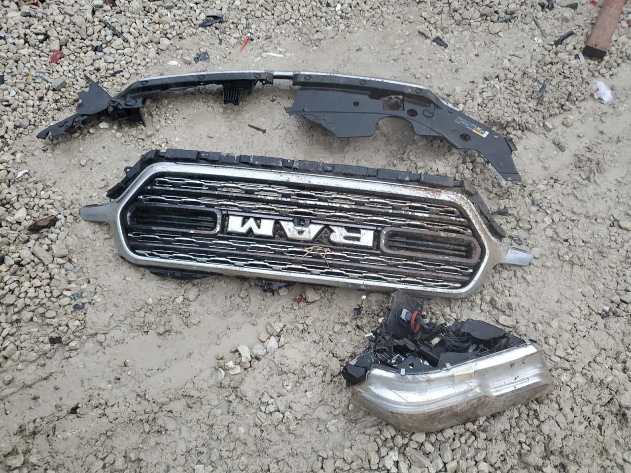 2022 RAM 1500 LIMITED VIN:1C6SRFHT0NN101492