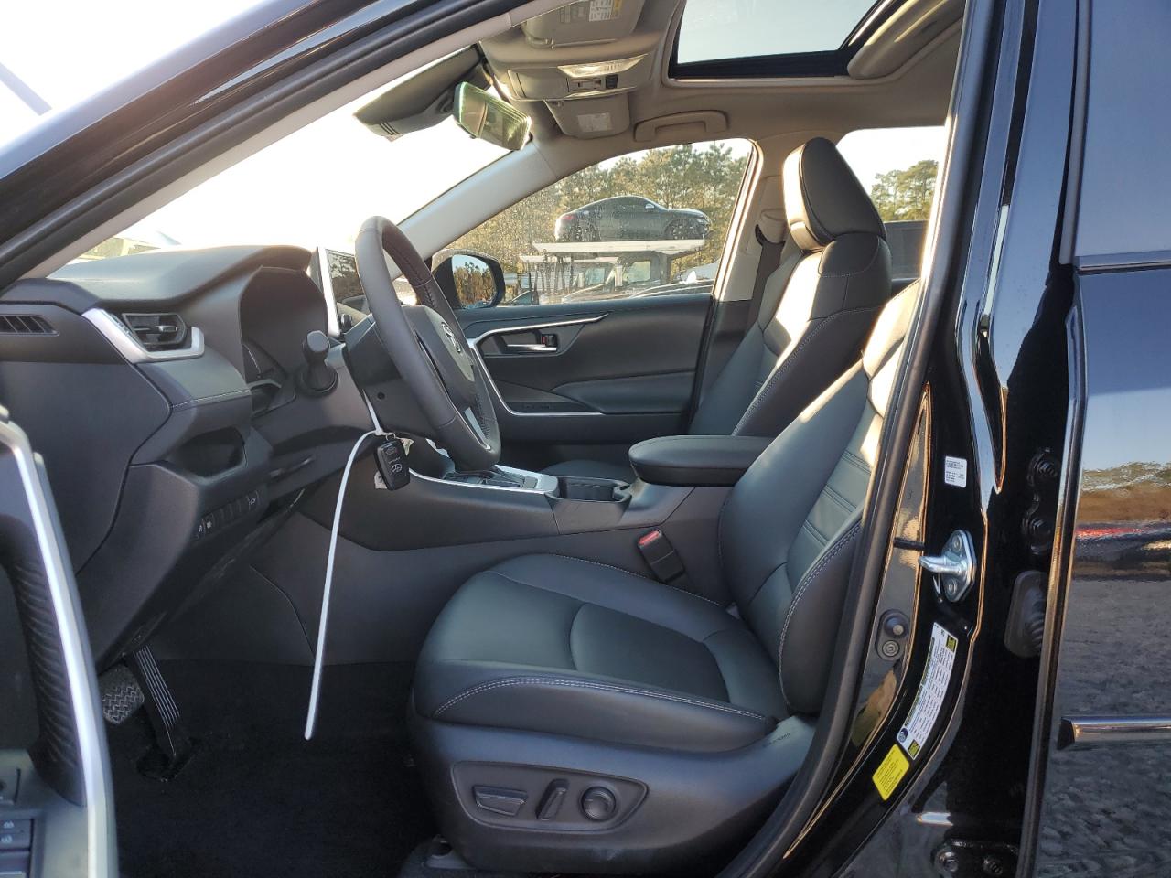 2024 TOYOTA RAV4 XLE PREMIUM VIN:2T3C1RFV5RC276055