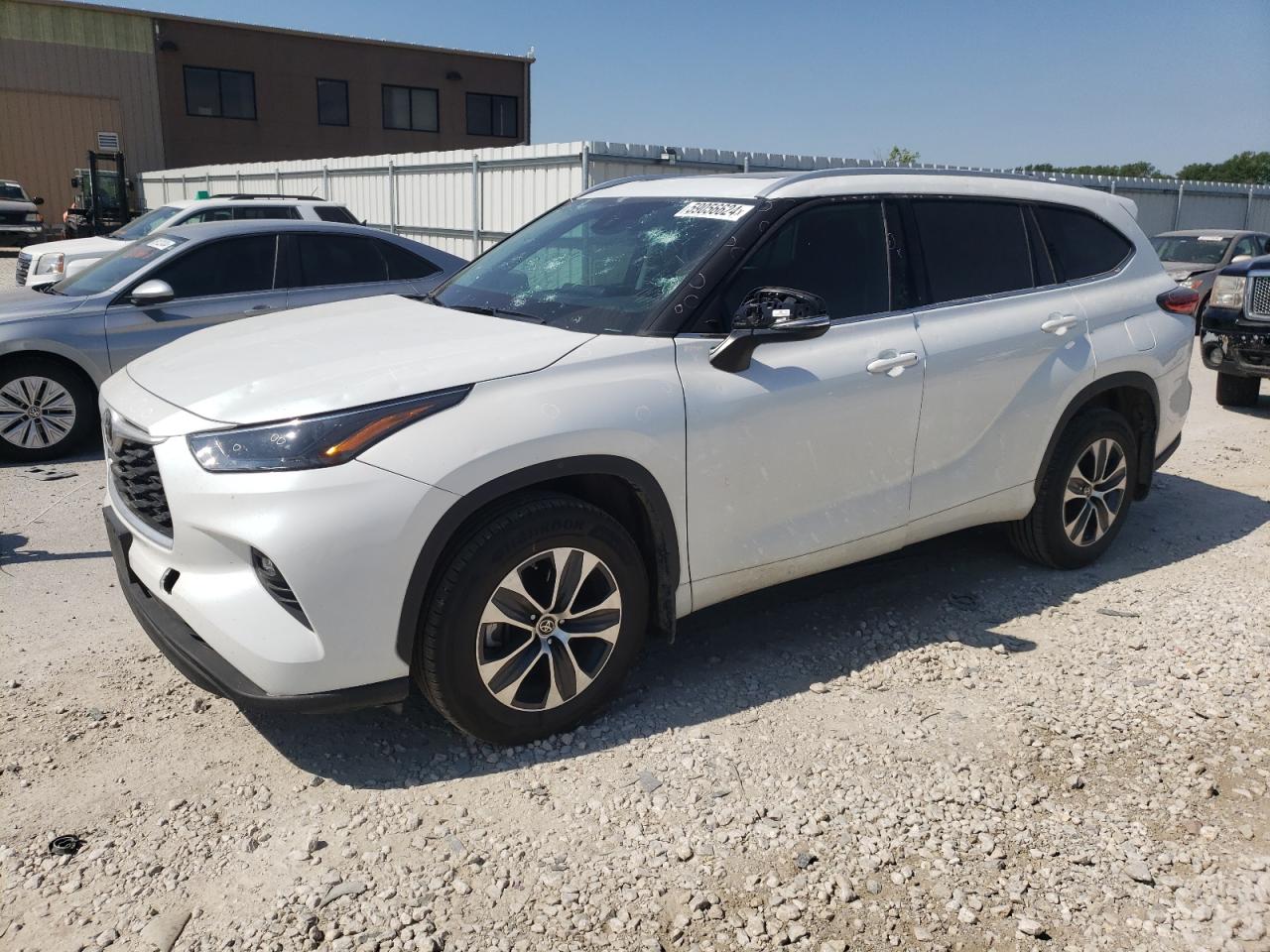 2022 TOYOTA HIGHLANDER XLE VIN:5TDGZRBHXNS570829