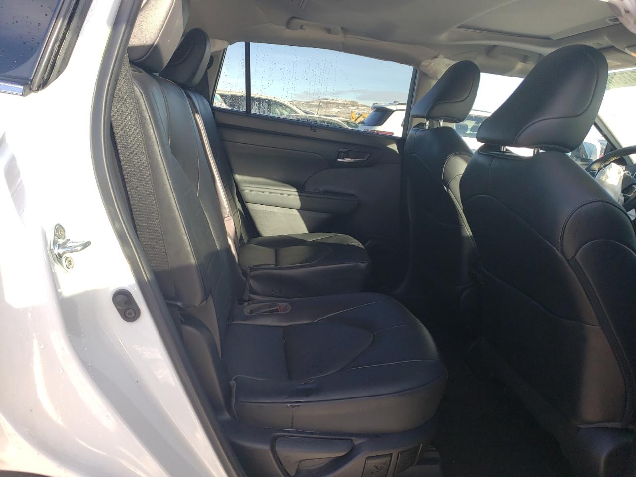 2022 TOYOTA HIGHLANDER XLE VIN:5TDGZRBH2NS227349