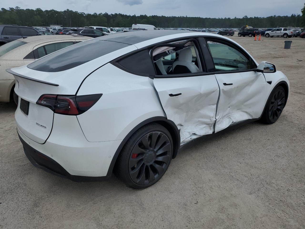 2022 TESLA MODEL Y  VIN:7SAYGDEF5NF390124