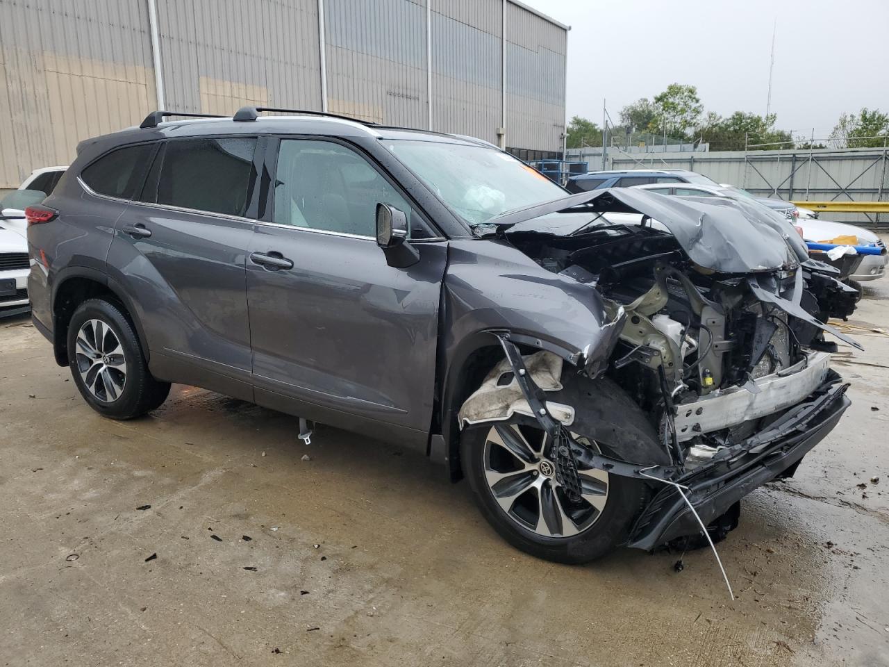 2022 TOYOTA HIGHLANDER XLE VIN:5TDHZRBH9NS203182