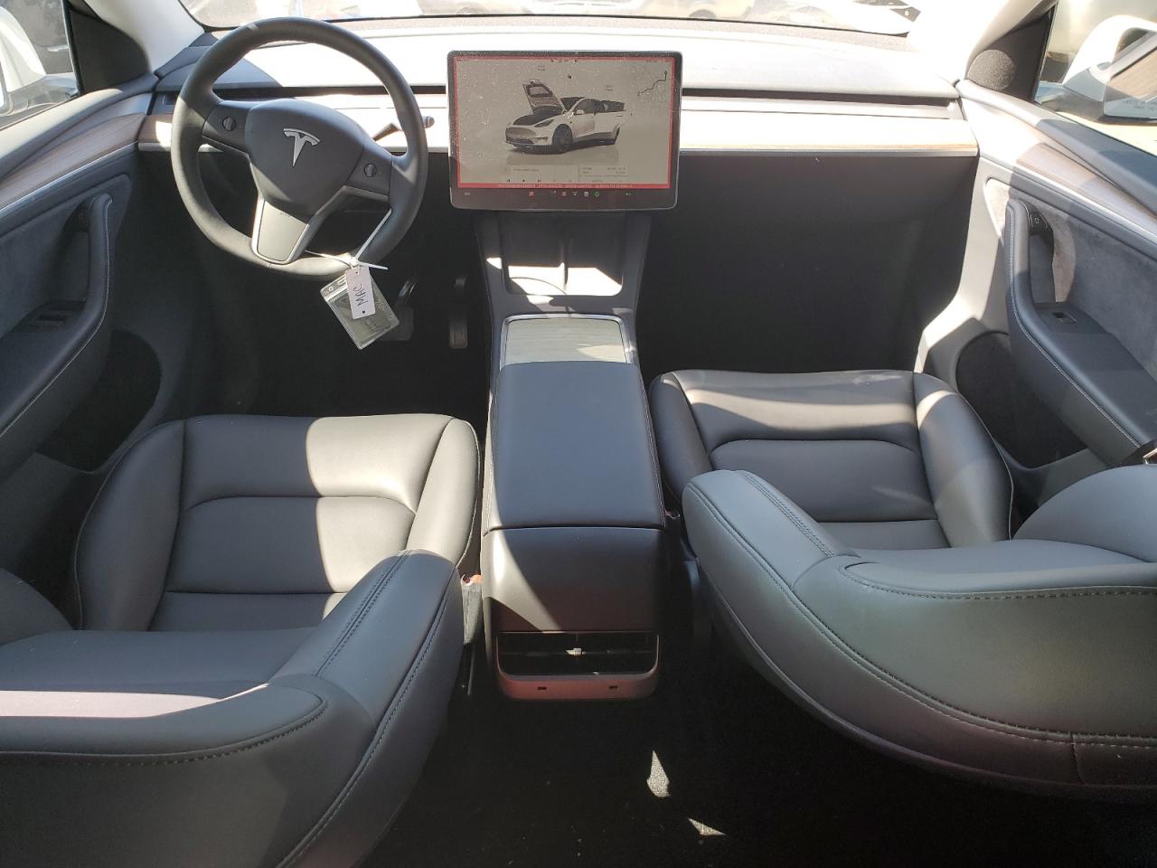 2024 TESLA MODEL Y  VIN:7SAYGDEE0RA268071