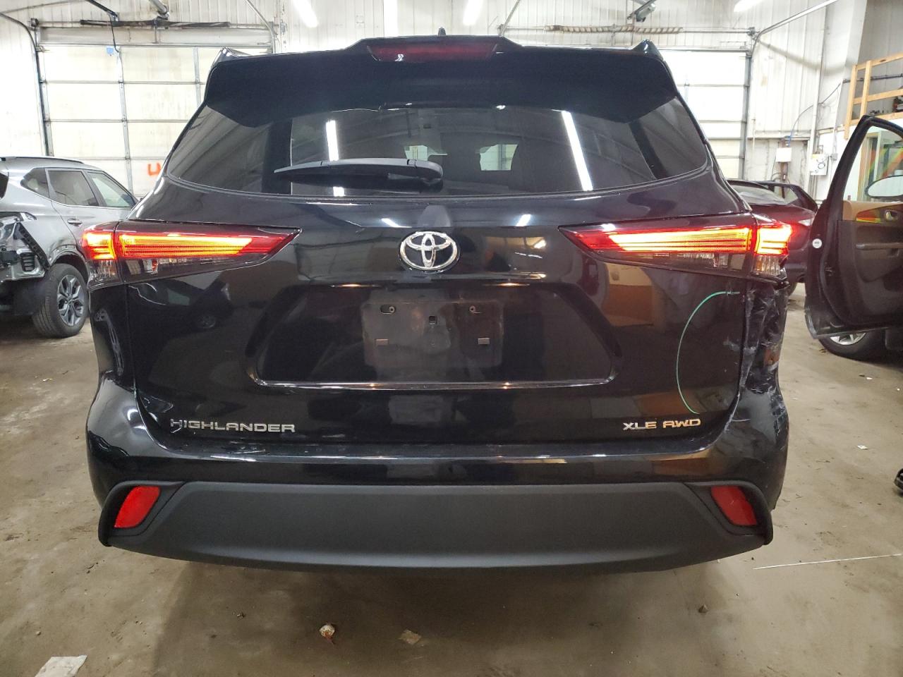 2022 TOYOTA HIGHLANDER XLE VIN:5TDGZRBH1NS213216