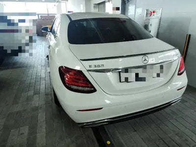 2018 Mercedes-Benz E 300 VIN: