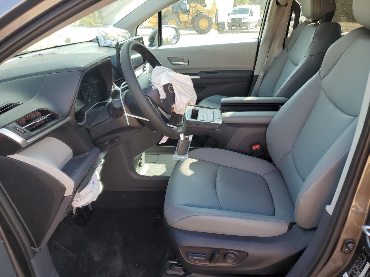 2024 TOYOTA SIENNA XLE VIN:5TDYRKEC3RS222081