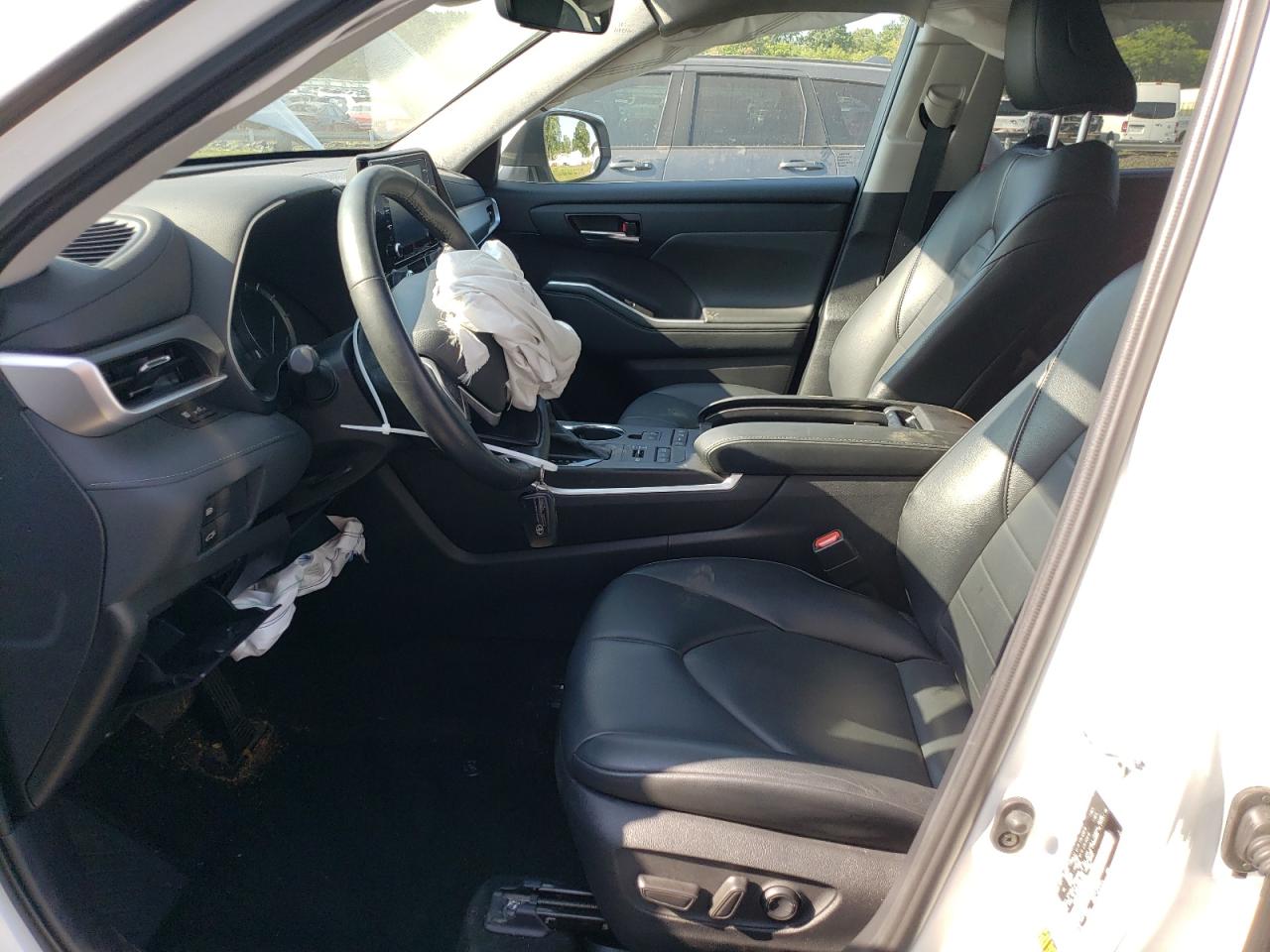 2022 TOYOTA HIGHLANDER XLE VIN:5TDGZRBH1NS163062