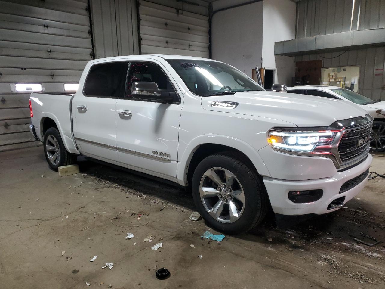 2022 RAM 1500 LIMITED VIN:1C6SRFHT4NN163915
