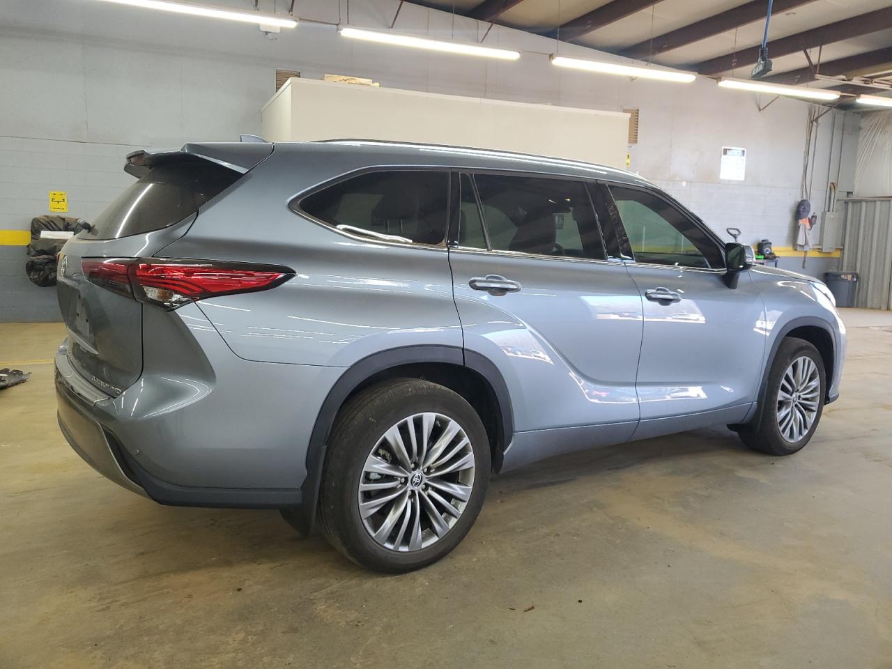 2022 TOYOTA HIGHLANDER PLATINUM VIN:5TDFZRBH5NS255058
