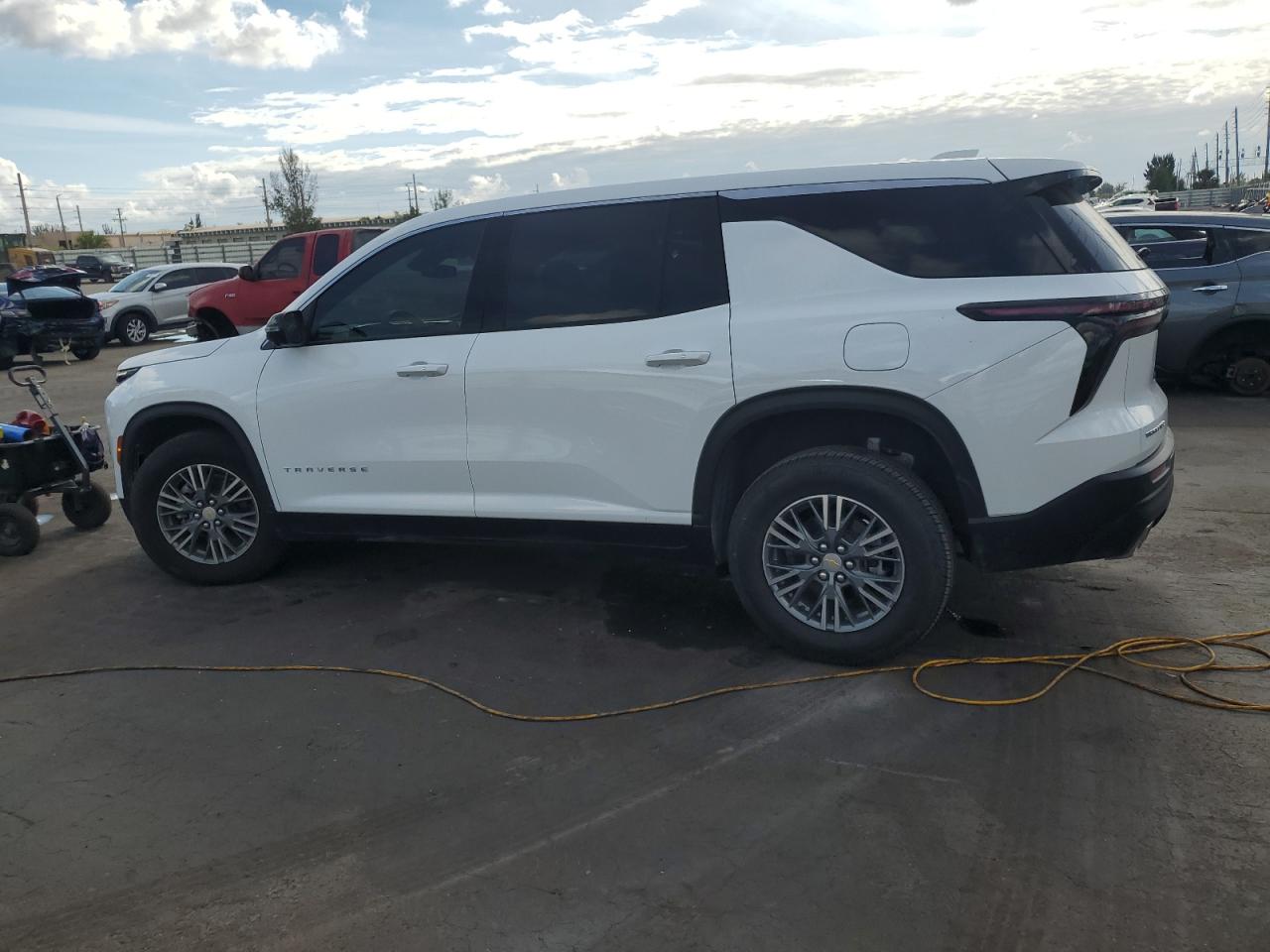 2024 CHEVROLET TRAVERSE LS VIN:1GNEREKS1RJ184452
