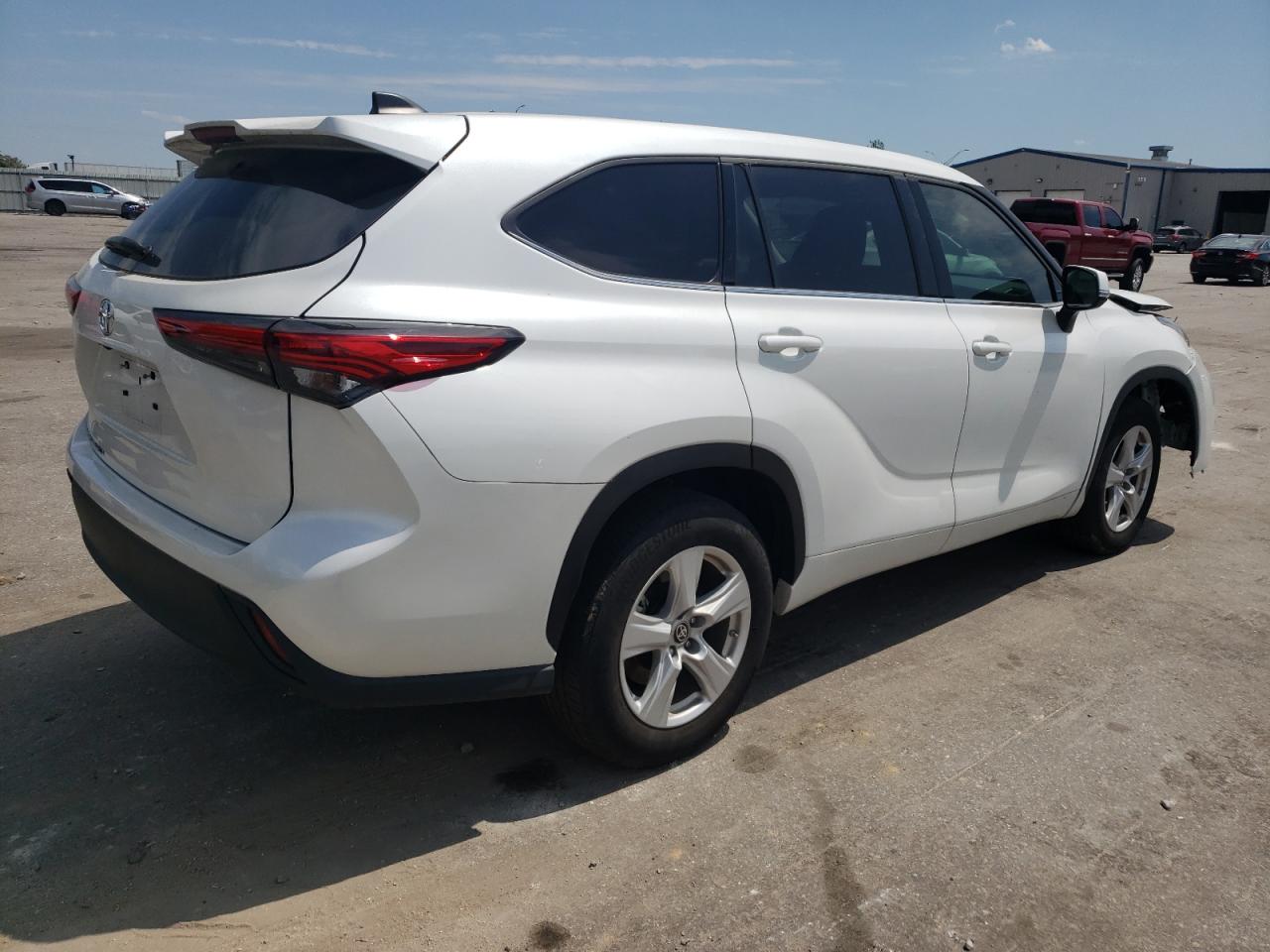 2022 TOYOTA HIGHLANDER L VIN:5TDCZRAH2NS555774