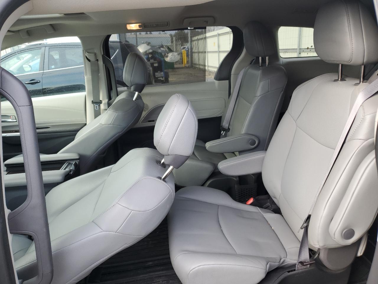 2022 TOYOTA SIENNA XLE VIN:5TDJSKFC4NS041571