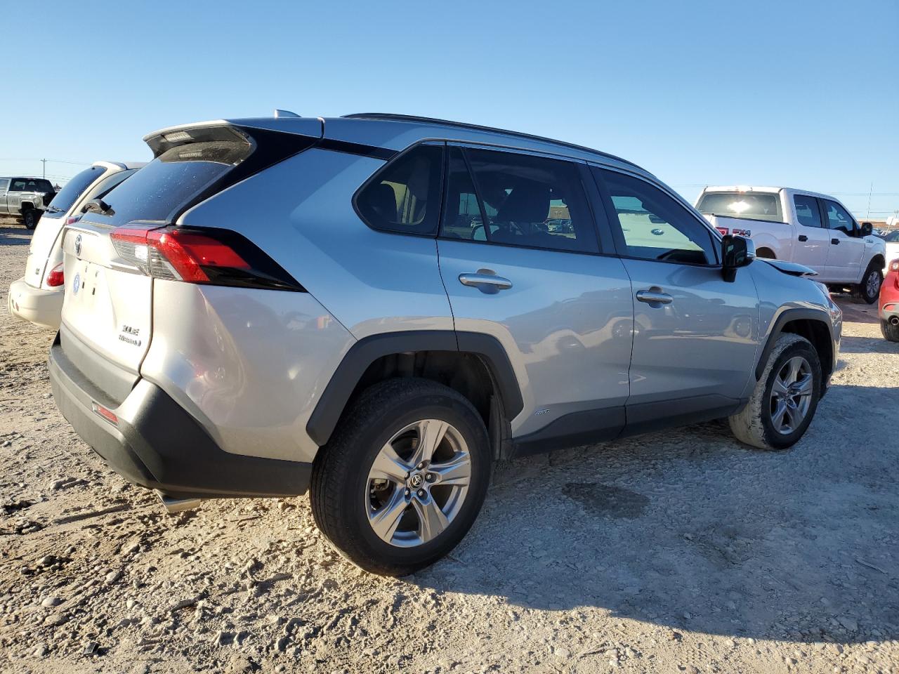 2022 TOYOTA RAV4 XLE VIN:2T3RWRFV2NW137604