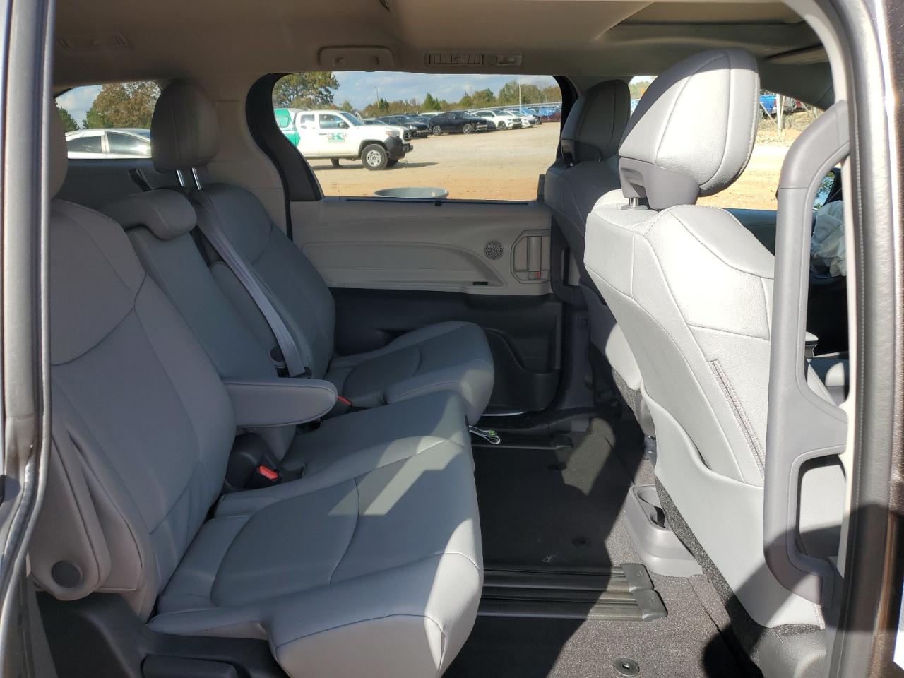 2024 TOYOTA SIENNA XLE VIN:5TDYRKEC3RS222081